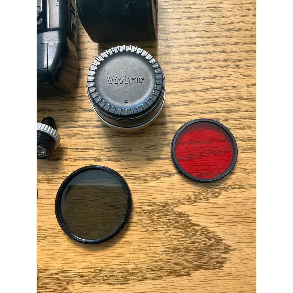 Nikon N8008 35mm SLR Film Camera AF Nikkor 28-105mm Lens Filters Light Meter lot